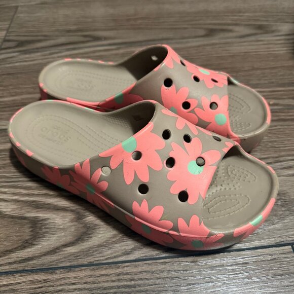 Crocs Classic Platform Retro Resort Flip Flops – Women’s Size 5 – Floral Pattern - Picture 3 of 9